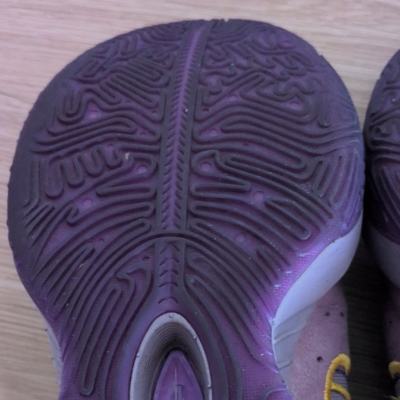 LeBron James "Purple Rain" Athletic Nikes - Picture 11 of 14